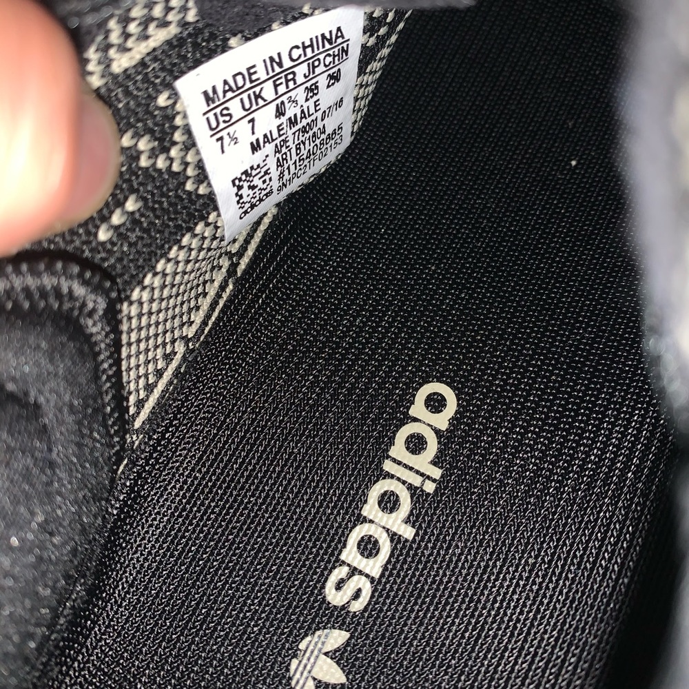 Yeezy 350 v2 Oreos - Picture 7 of 7